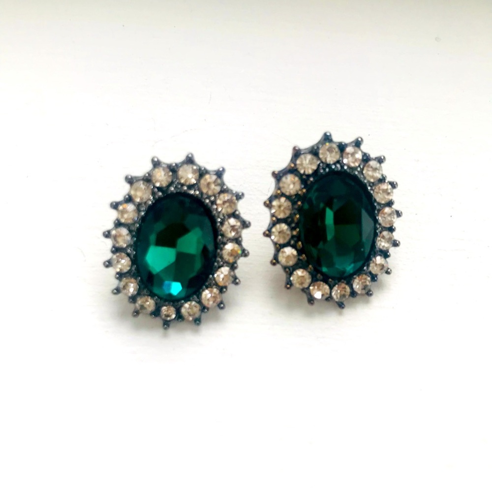 2/$29 ✦ Green Victorian Studs Earrings